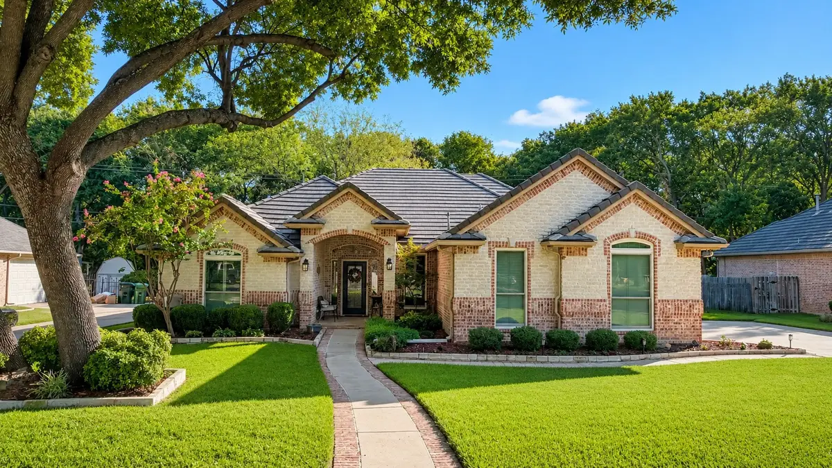 3122 Oakview Drive, Hurst, TX 76054 - #1