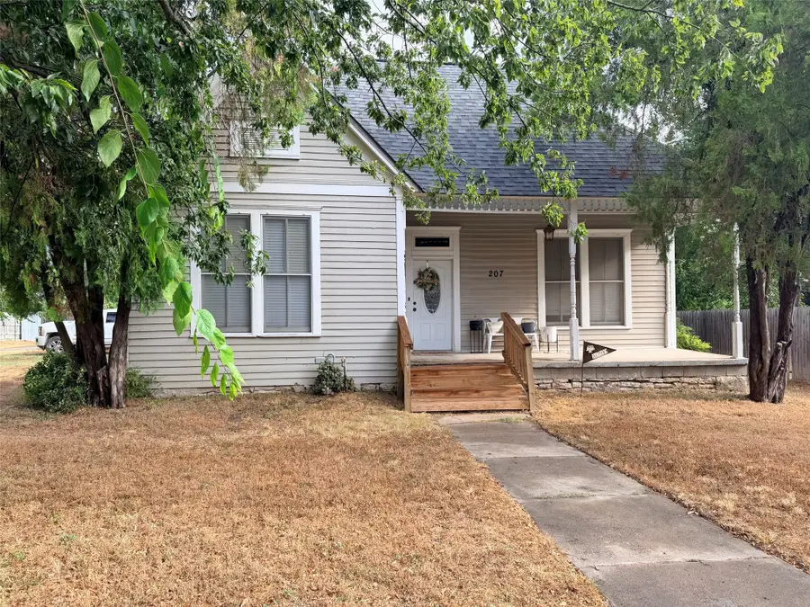 207 W Neely Avenue, Comanche, TX 76442 - #3