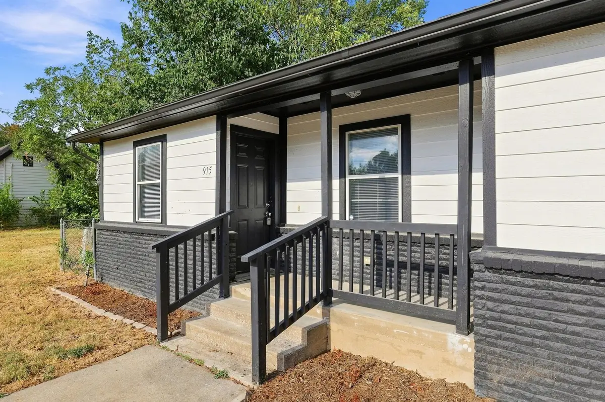 915 N Throckmorton Street, Sherman, TX 75090 - #1