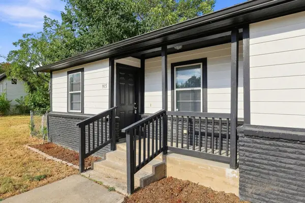 915 N Throckmorton Street, Sherman, TX 75090
