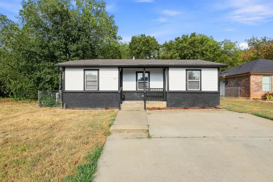 915 N Throckmorton Street, Sherman, TX 75090 - #2