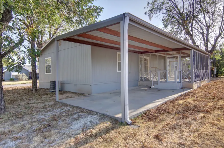 1200 1st Street, Graham, TX 76450 - #2