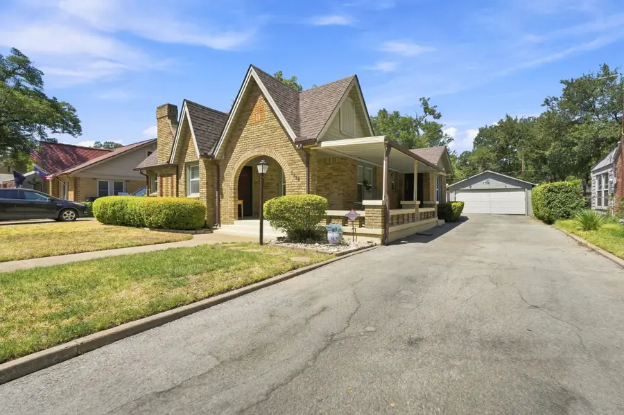2215 Primrose Avenue, Fort Worth, TX 76111 - #2