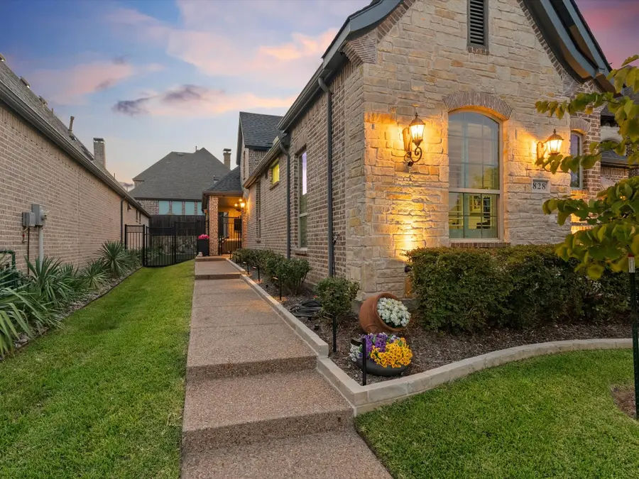 828 Royal Minister Boulevard, Lewisville, TX 75056 - #3