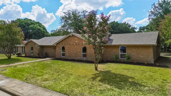 122 Meadowbrook Drive, DeSoto, TX 75115
