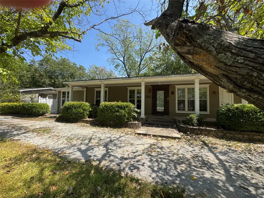 122 Pawnee Trail, Gainesville, TX 76240 - #2