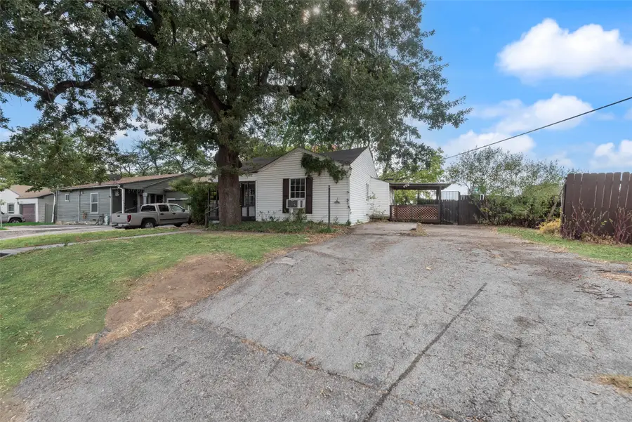 1017 Clarence Street W, Fort Worth, TX 76117 - #2