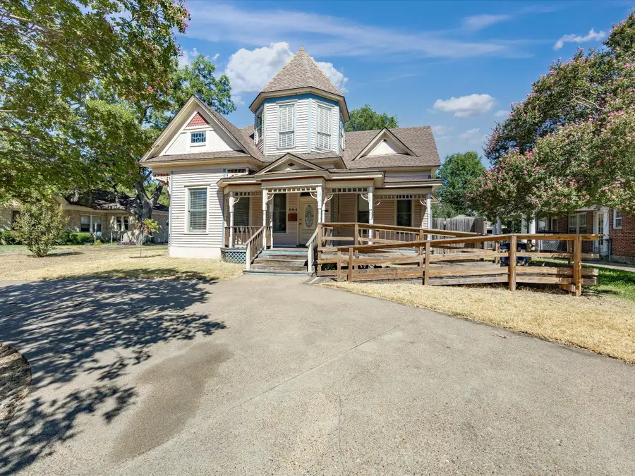 504 W Knox Street, Ennis, TX 75119 - #2