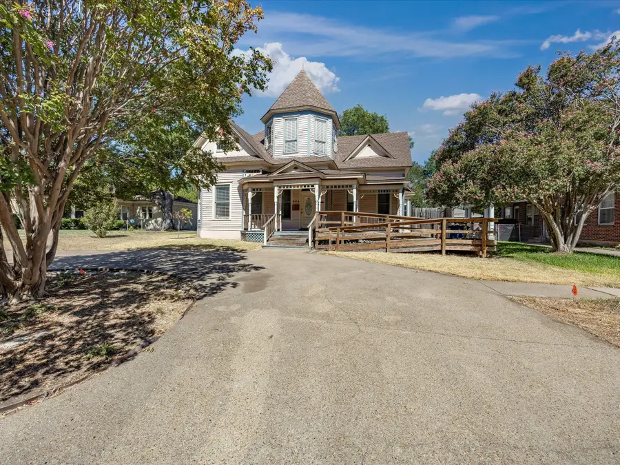 504 W Knox Street, Ennis, TX 75119 - #3