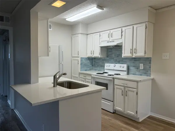 3624 Parkridge Drive #214, Dallas, TX 75234