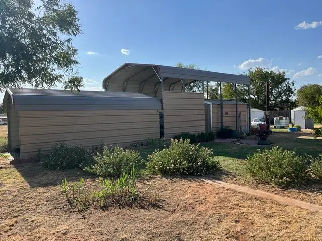 1001 N Mckinley Avenue, Rotan, TX 79546 - #3