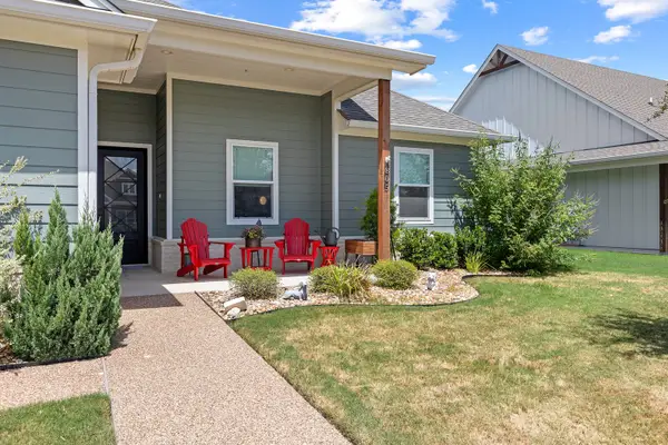 805 Forward Pass Drive, Hewitt, TX 76643