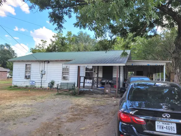 1818 E Booth, Paris, TX 75460
