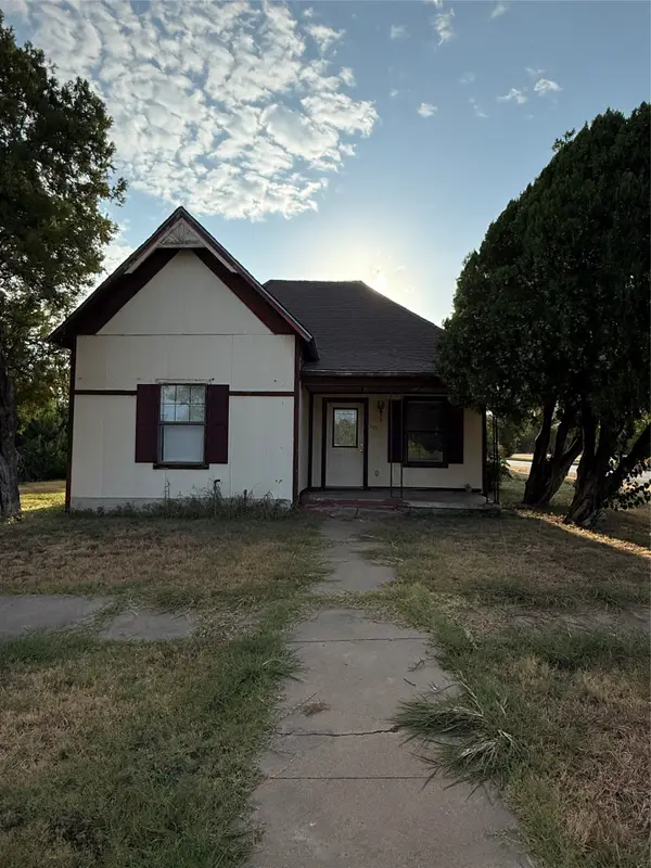 1115 S Concho Street, Coleman, TX 76834
