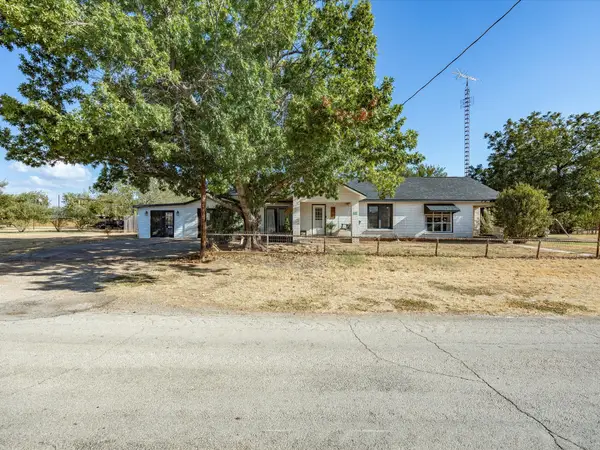 208 E Church Street, Woodson, TX 76491