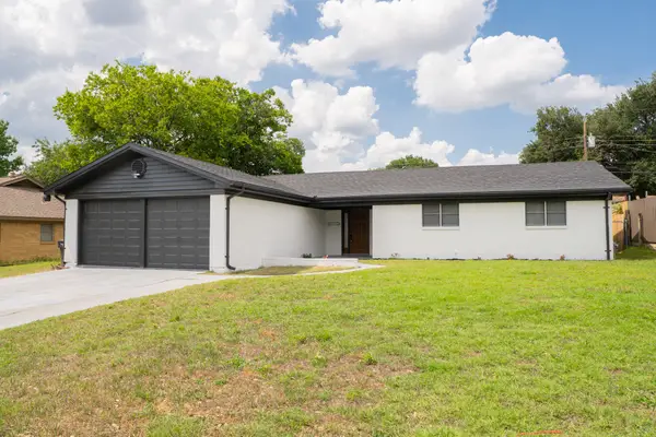 228 Hallbrook Drive, Fort Worth, TX 76134