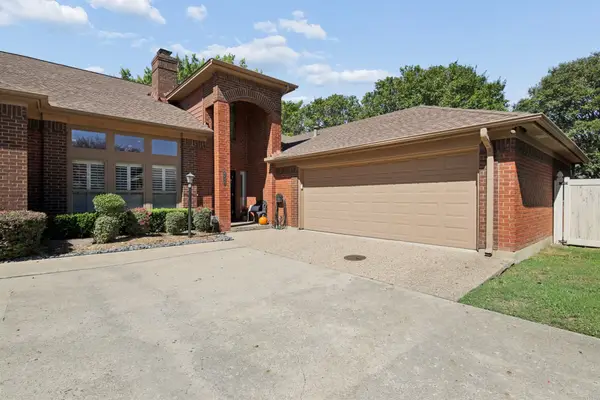 6615 Waterwood Circle, Benbrook, TX 76132