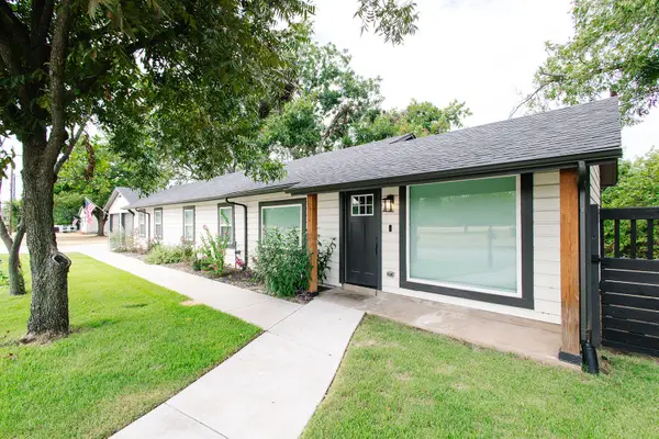 104 S Hawthorne Street, Granbury, TX 76048