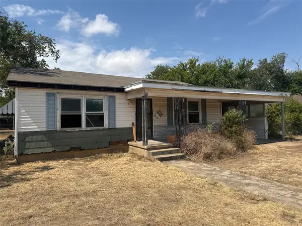 1305 W 11th Street, McGregor, TX 76657