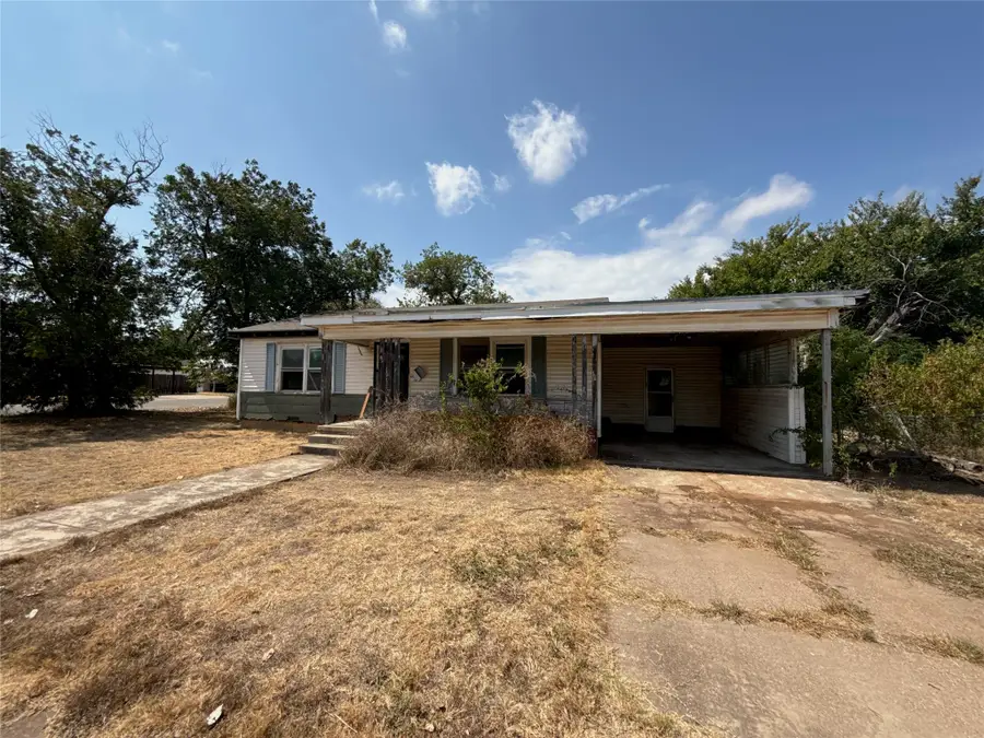 1305 W 11th Street, McGregor, TX 76657 - #2