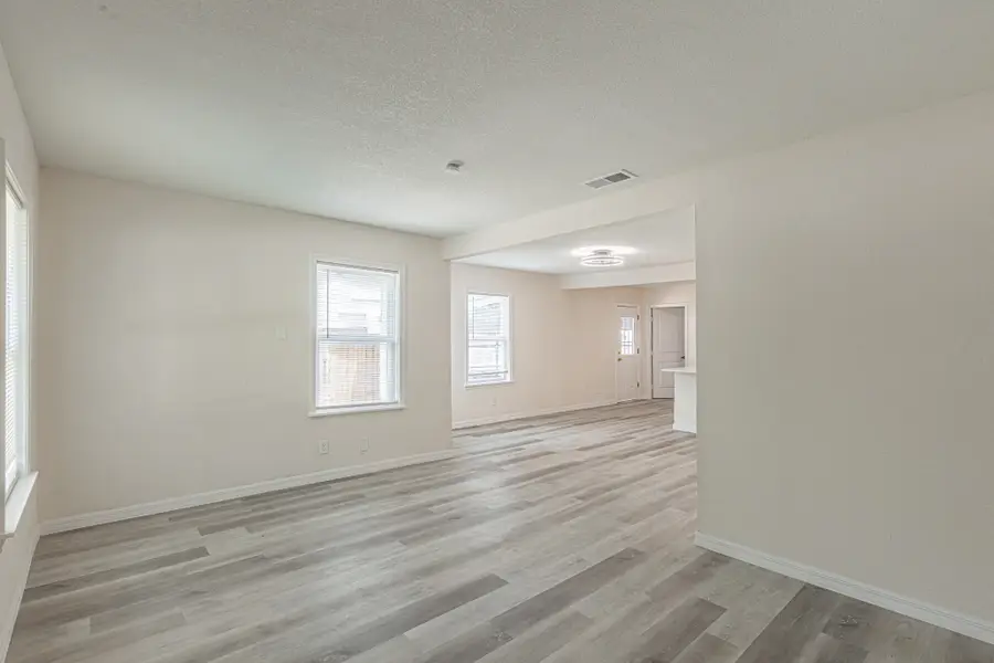 426 NE 29th Street, Grand Prairie, TX 75050 - #3