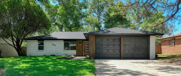 729 Oakwood Avenue, Hurst, TX 76053