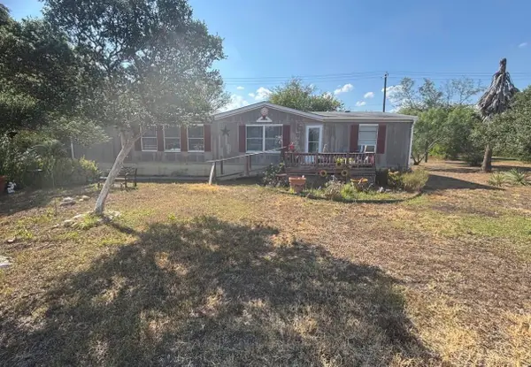 4203 County Road 382, No City, TX 78253