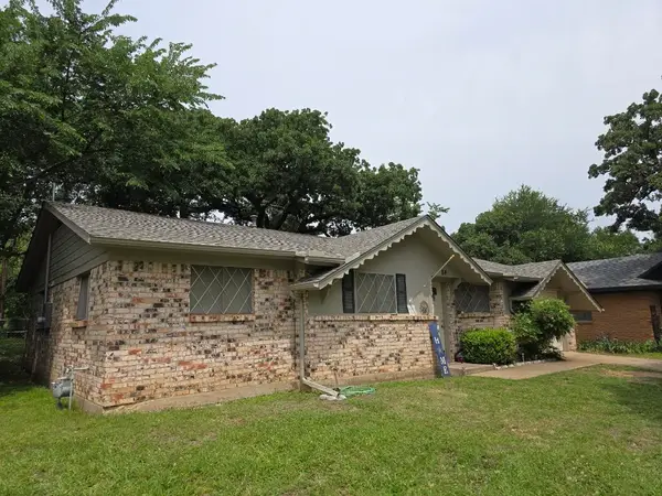 84 Ravenswood Drive, Bedford, TX 76022