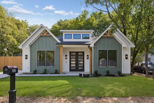 202 Rosa Street, Waxahachie, TX 75165