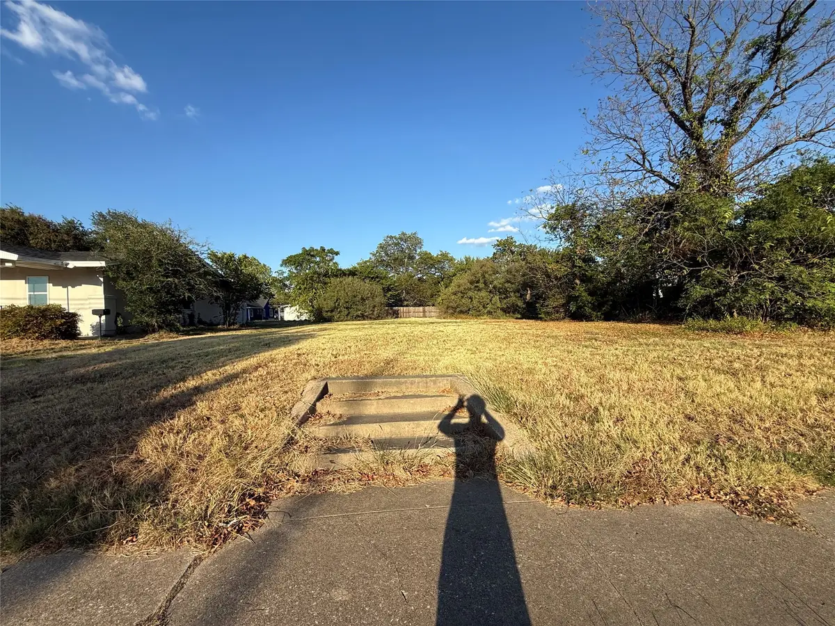811 N Travis Street, Sherman, TX 75090 - #1