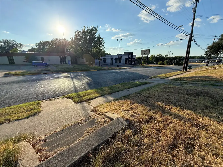 811 N Travis Street, Sherman, TX 75090 - #2