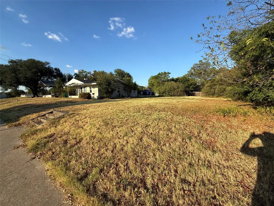 811 N Travis Street, Sherman, TX 75090 - #3