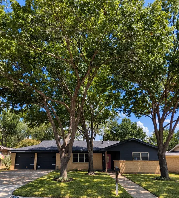 1416 Brookside Drive, Hurst, TX 76053