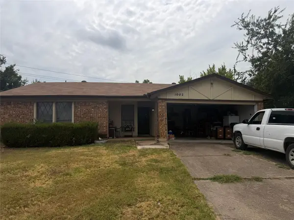 1002 Shana Court, Arlington, TX 76014