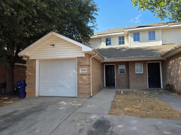1249 Village Garden Drive, Azle, TX 76020