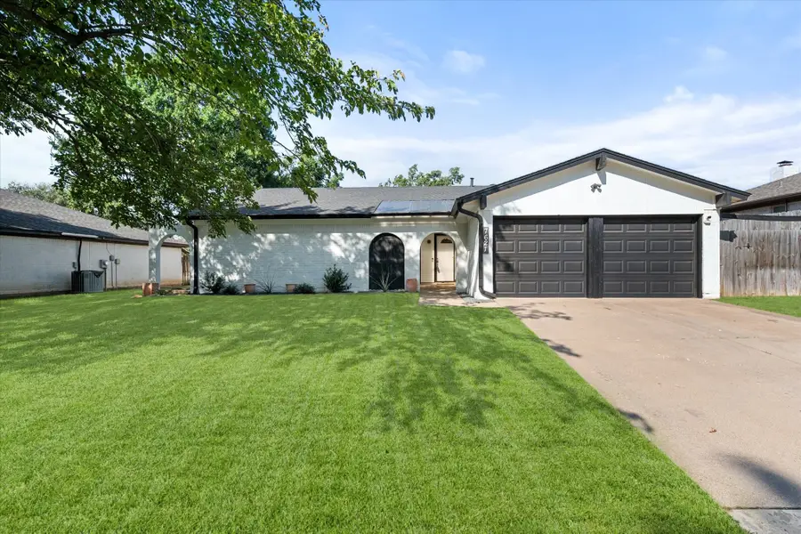 7621 Oak Ridge Drive, North Richland Hills, TX 76182 - #2