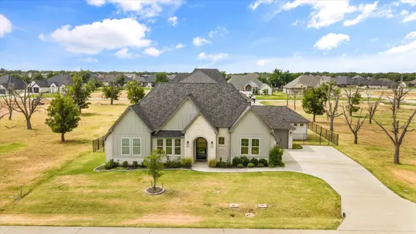 2703 Village Road, Granbury, TX 76049