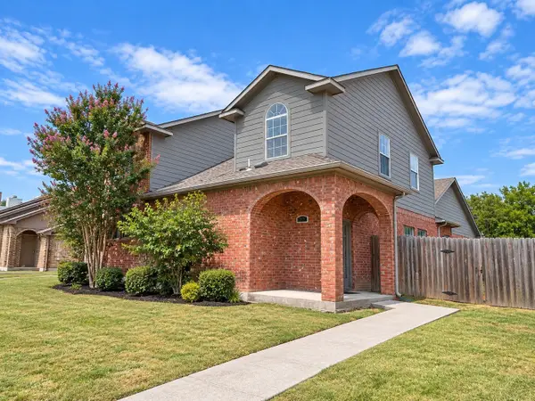 815 Valleybrooke Drive, Arlington, TX 76001