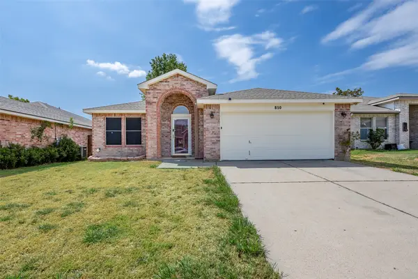 810 Engleside Drive, Arlington, TX 76018