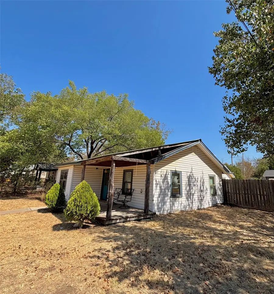 600 Travis Street, Nocona, TX 76255 - #2