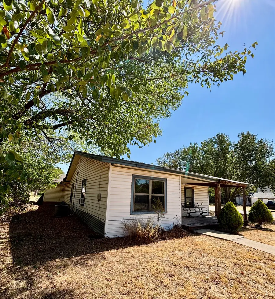 600 Travis Street, Nocona, TX 76255 - #3