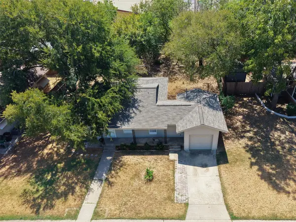 424 E Ellen Avenue, Hurst, TX 76053