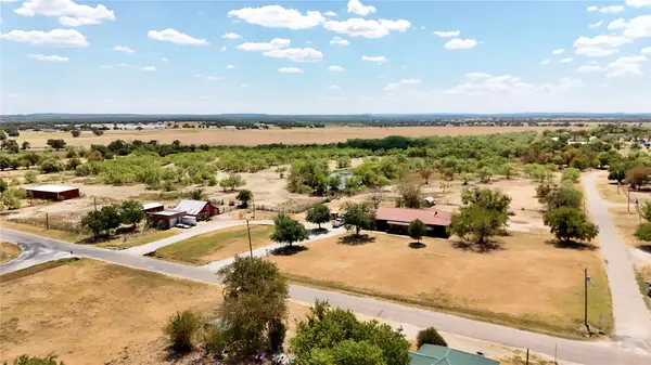 414 E Walnut Street, Strawn, TX 76475