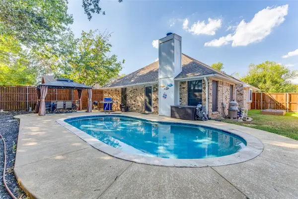 6032 Hilltop Drive, Watauga, TX 76148