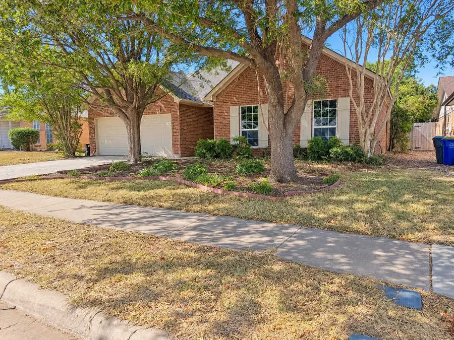 6549 Blue Grass Drive, Watauga, TX 76148 - #2