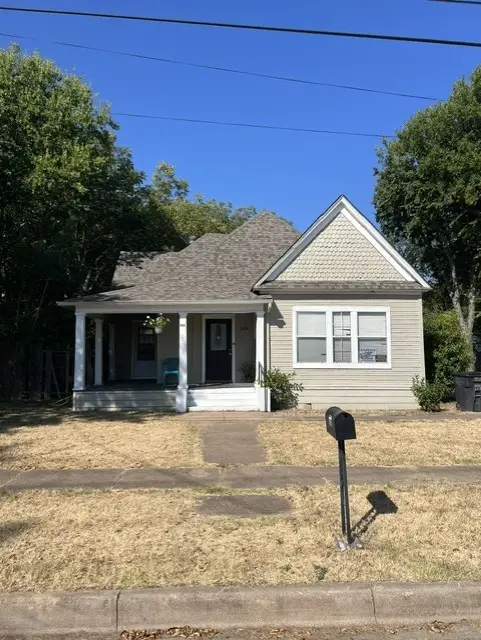 509 N Buffalo Avenue, Cleburne, TX 76033