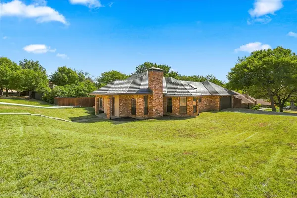 8712 Lake Country Drive, Fort Worth, TX 76179