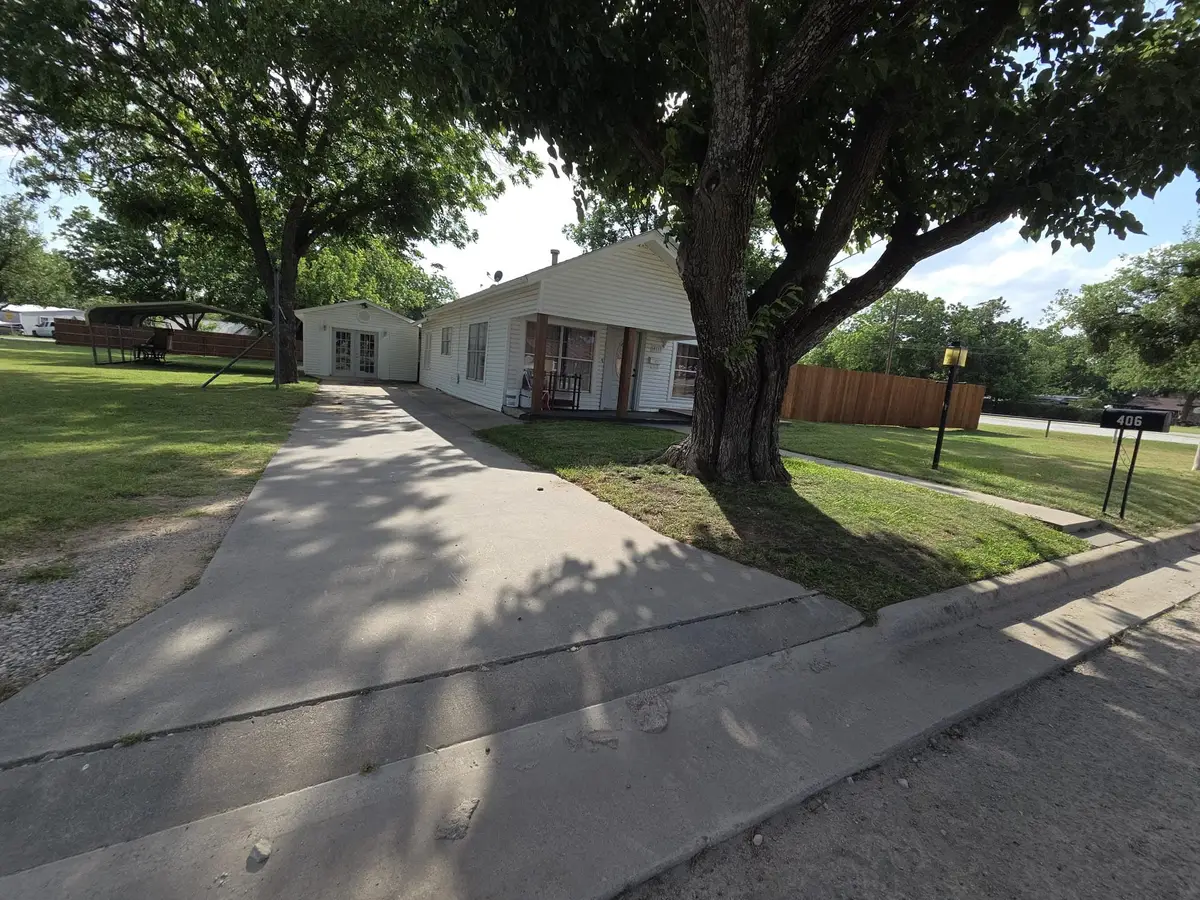406 Broad Street, Nocona, TX 76255 - #1
