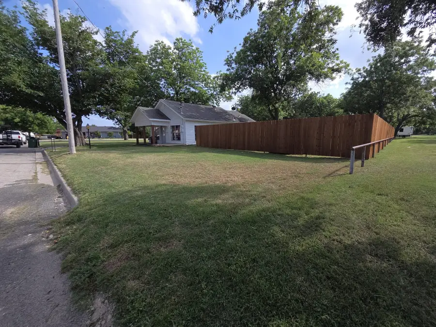 406 Broad Street, Nocona, TX 76255 - #3