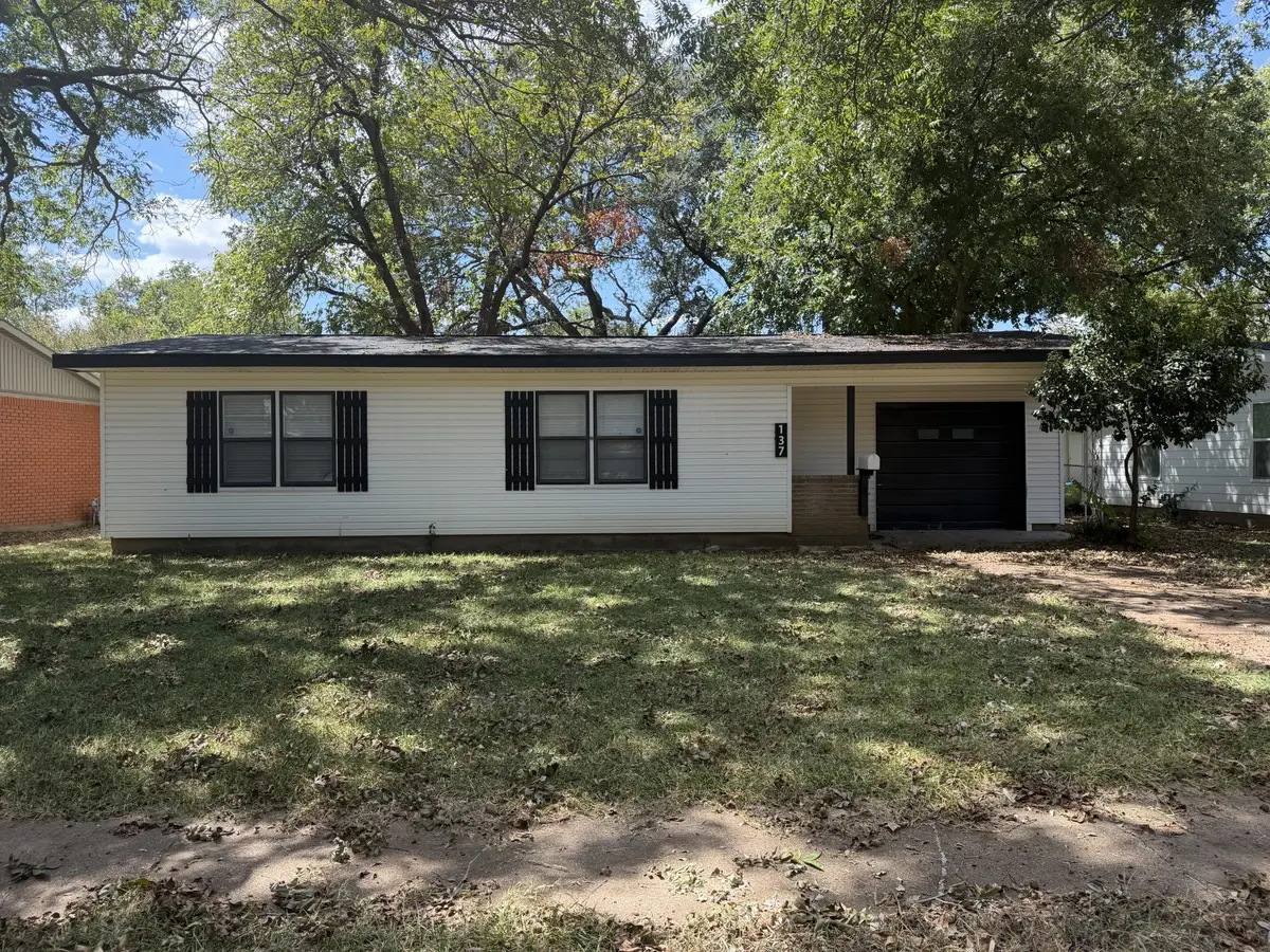 137 Bowie Street, McGregor, TX 76657 - #1